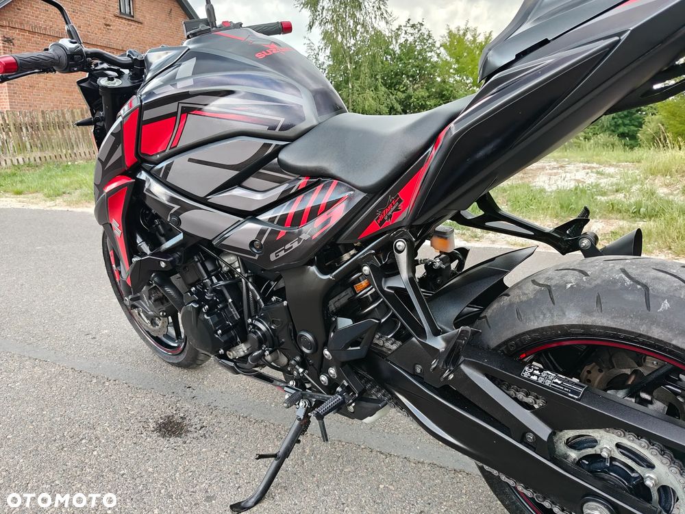 Suzuki GSX - 8