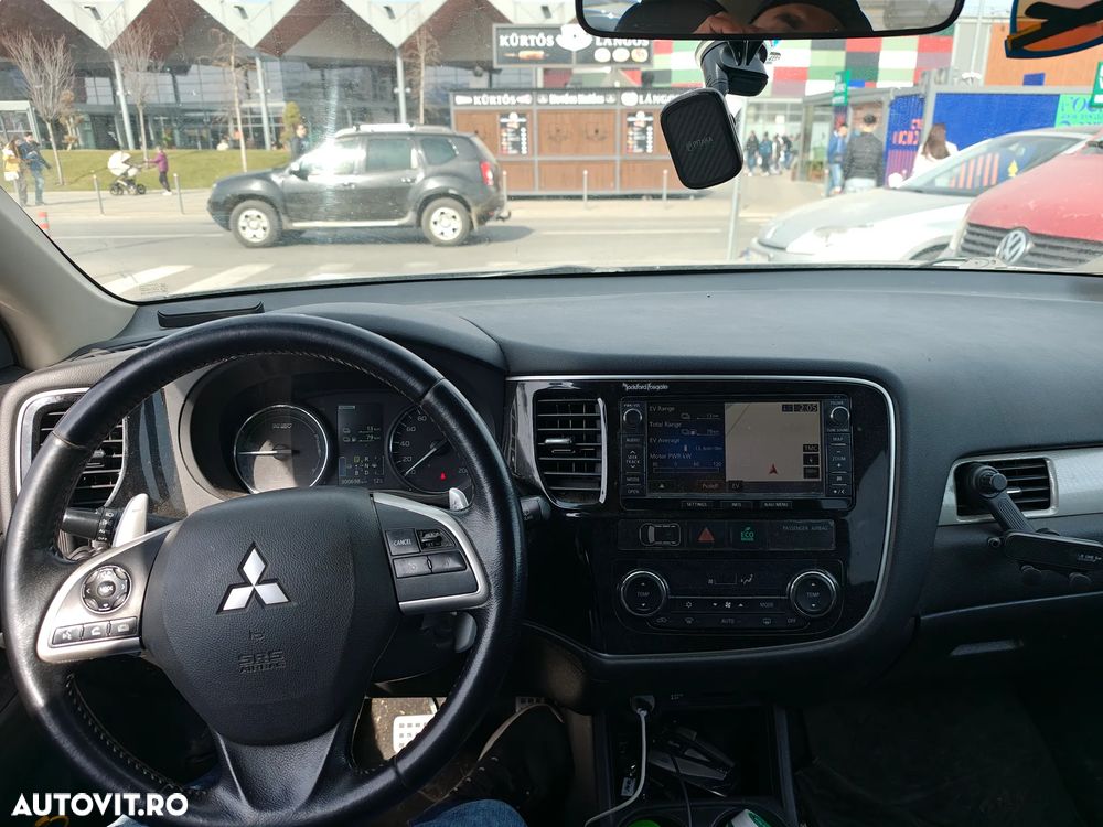 Mitsubishi Outlander - 8
