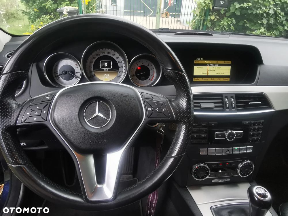 Mercedes-Benz Klasa C 180 CGI BlueEff Avantgarde - 21