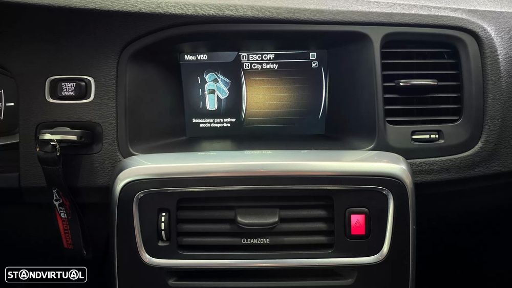 Volvo V60 Cross Country 2.0 D3 Momentum - 29