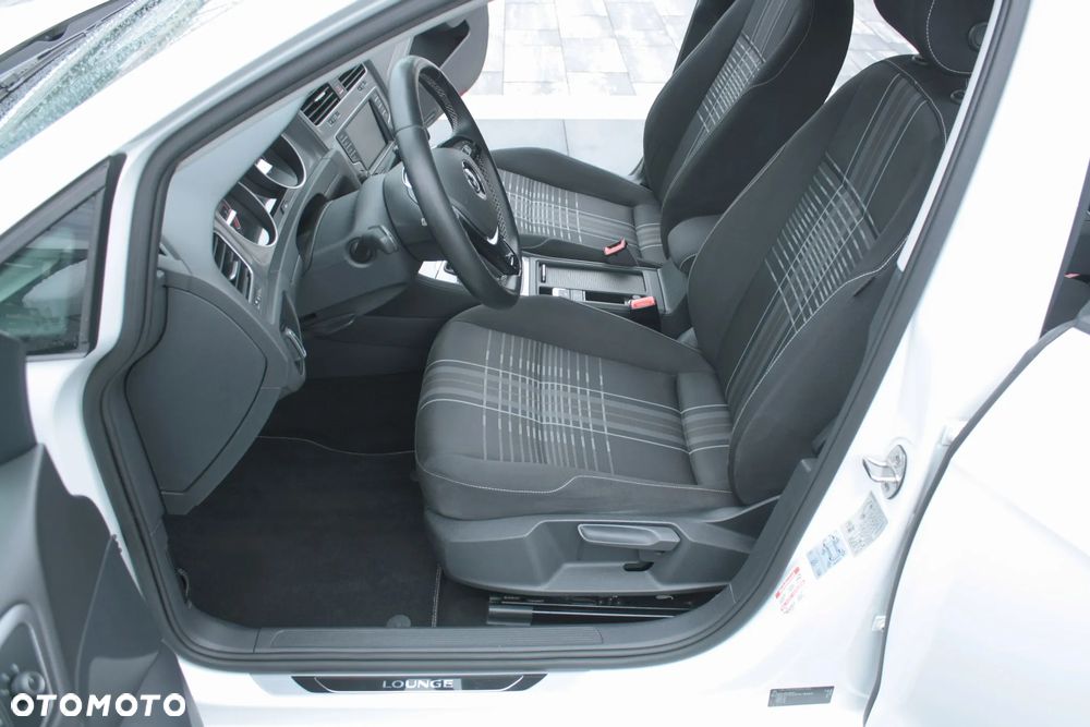 Volkswagen Golf - 22