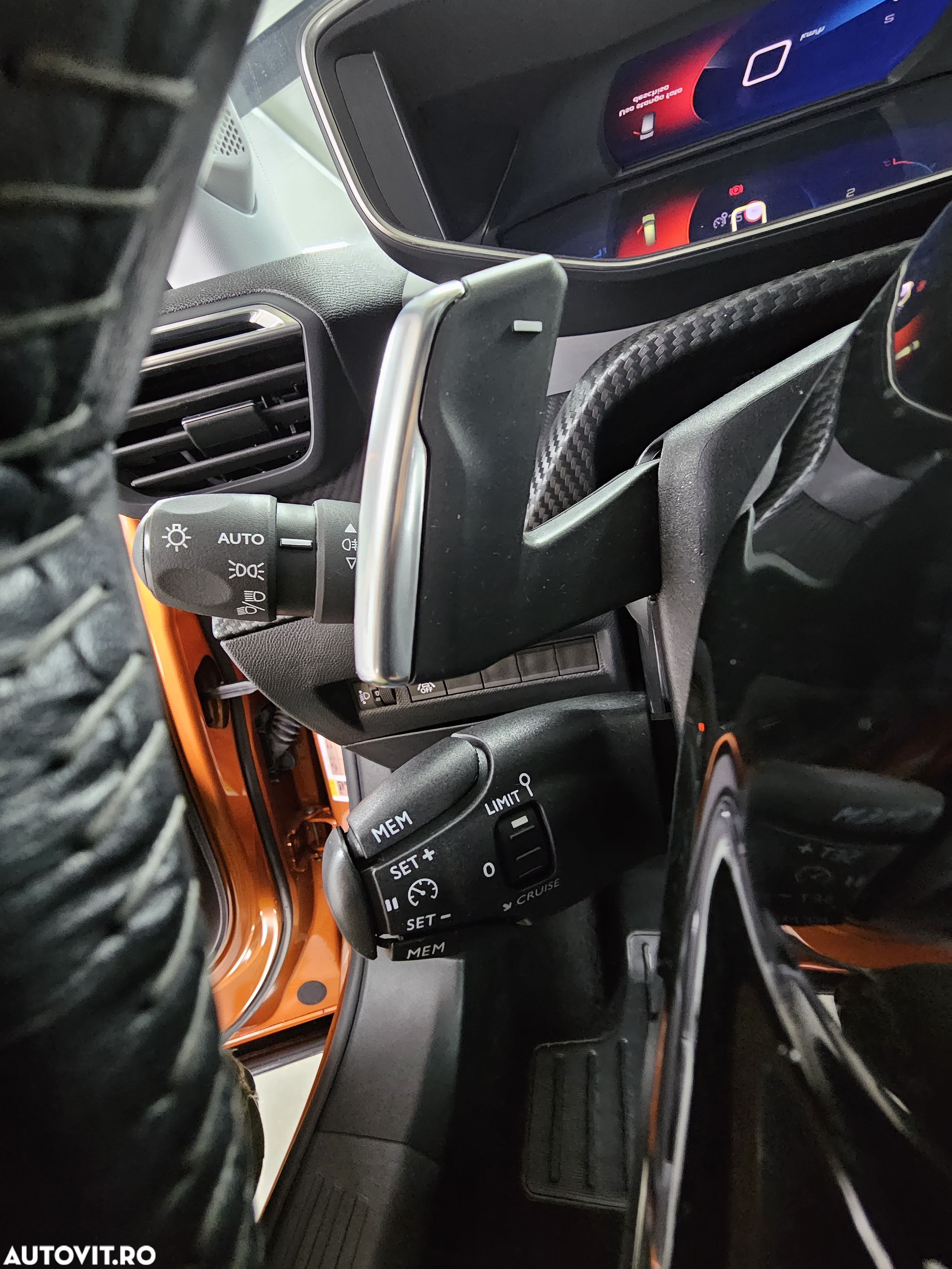 Peugeot 2008 PureTech 130 EAT8 Allure - 14