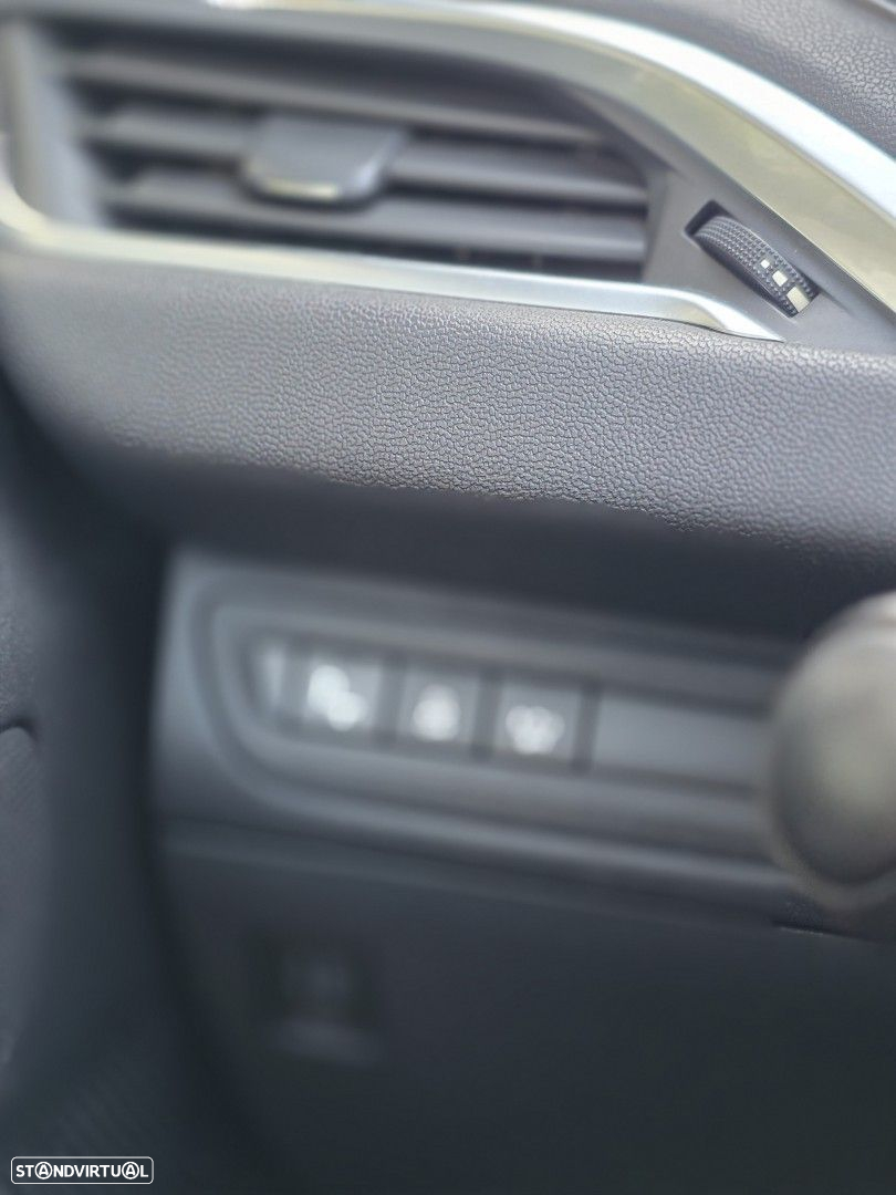 Peugeot 208 1.6 e-HDi Ice Velvet - 13