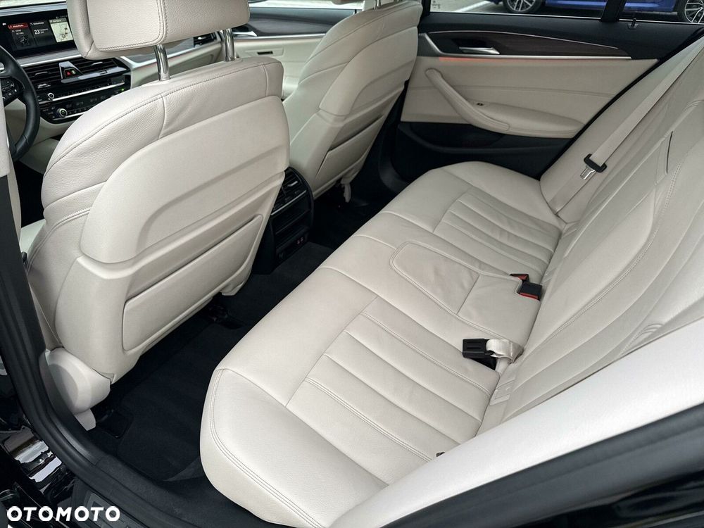 BMW Seria 5 530i xDrive Luxury Line - 33
