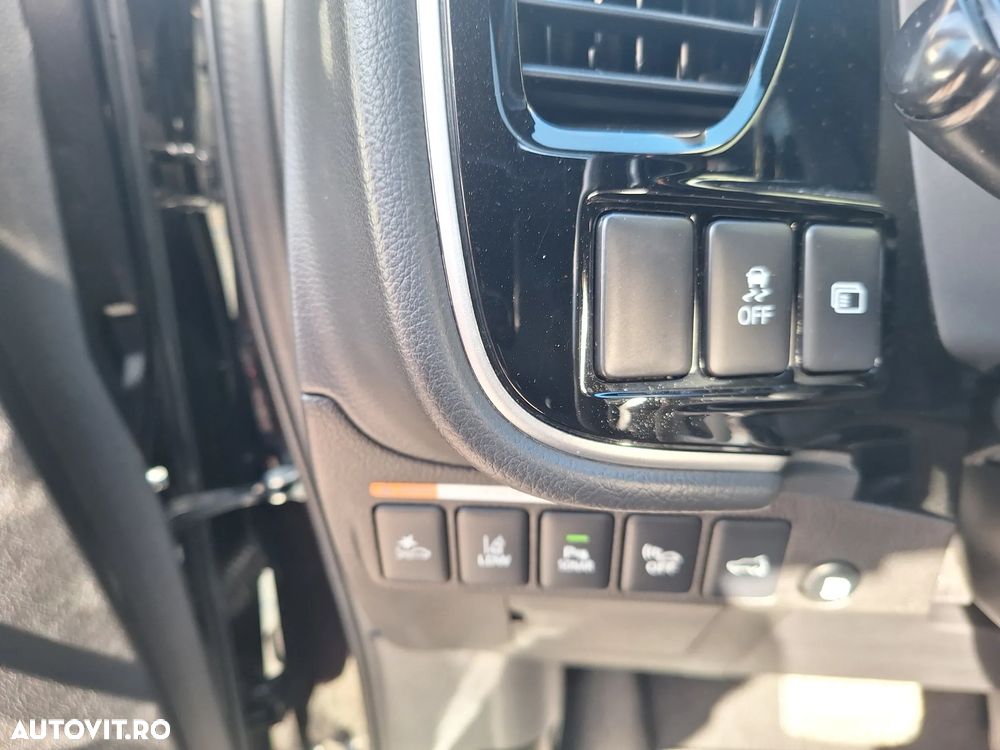 Mitsubishi Outlander PHEV 2.4 L 4X4 Instyle+ - 26