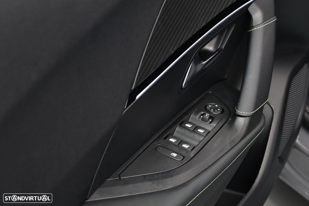 Peugeot e-2008 54 kWh GT - 24