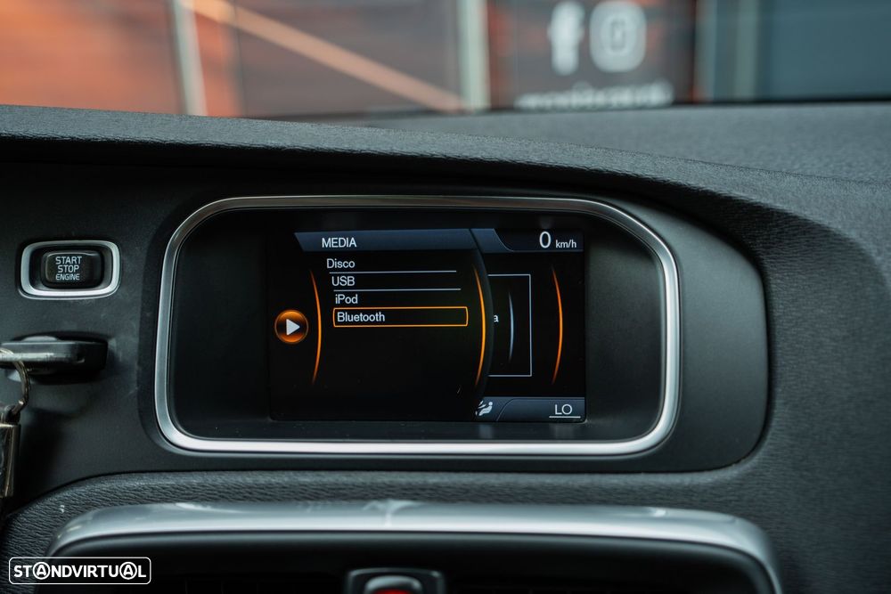Volvo V40 D2 R Design - 13