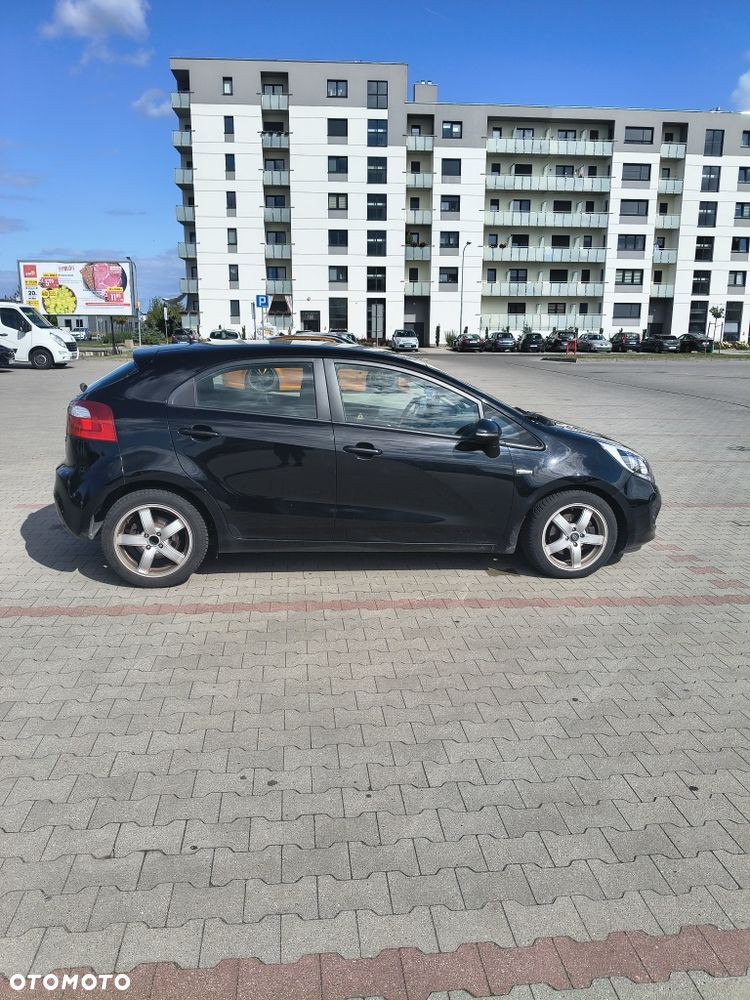 Kia Rio - 4