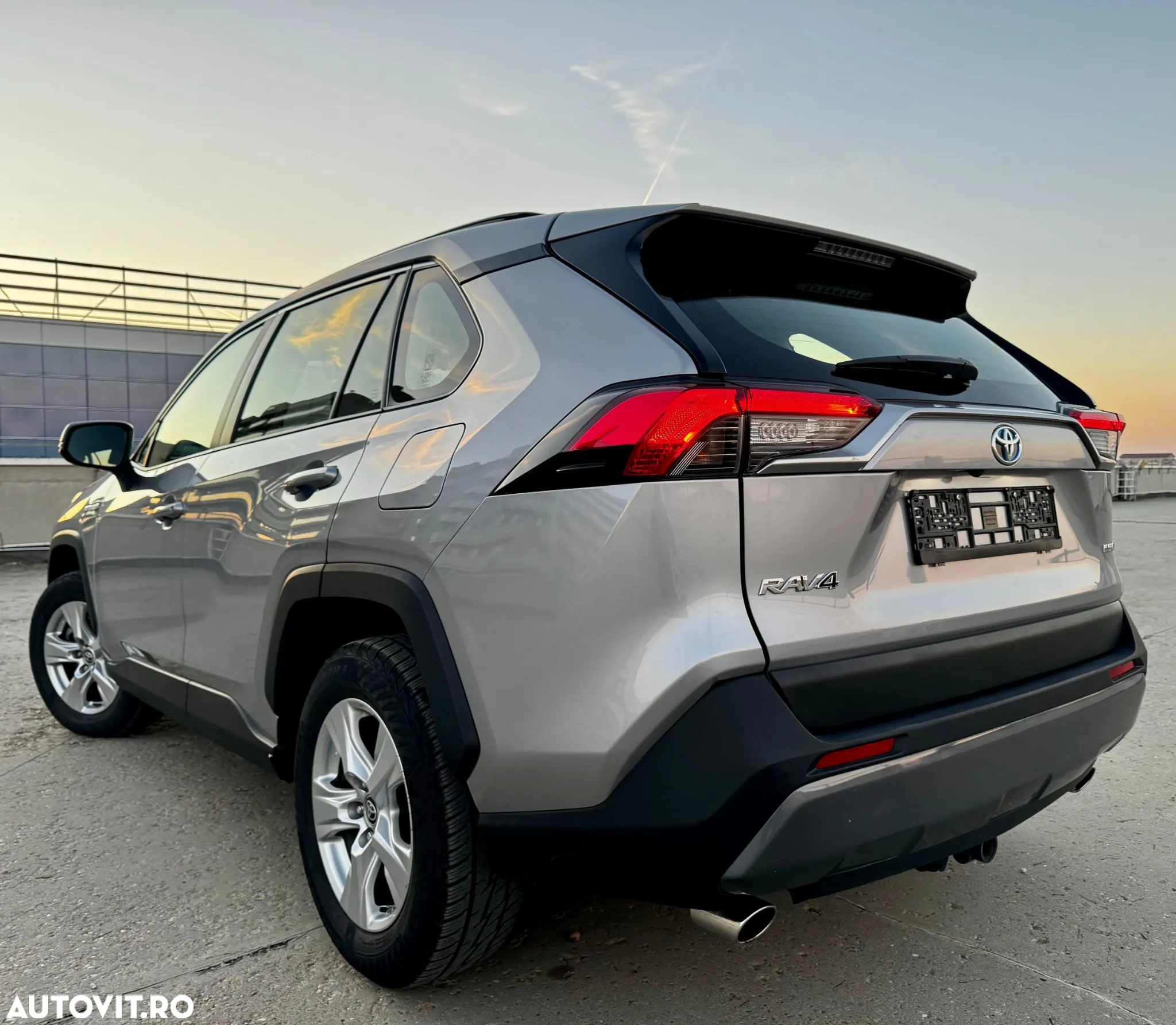 Toyota RAV4 2.5 Hybrid VVT-iE 4x2 Dynamic - 4