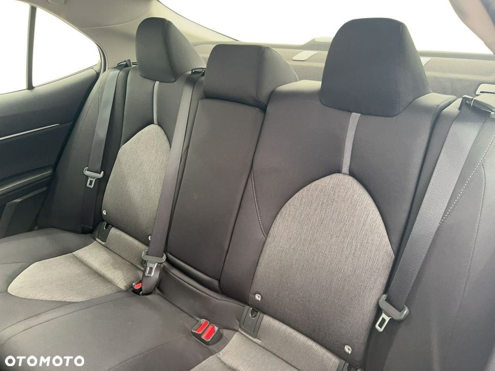 Toyota Camry - 12