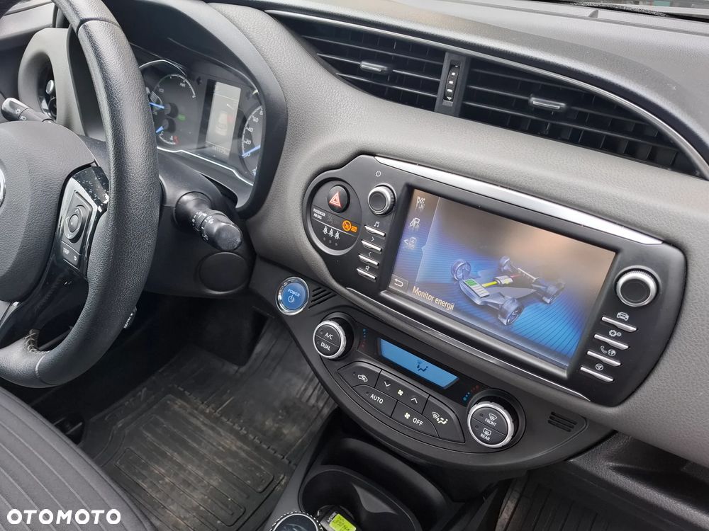 Toyota Yaris Hybrid 100 Premium - 11