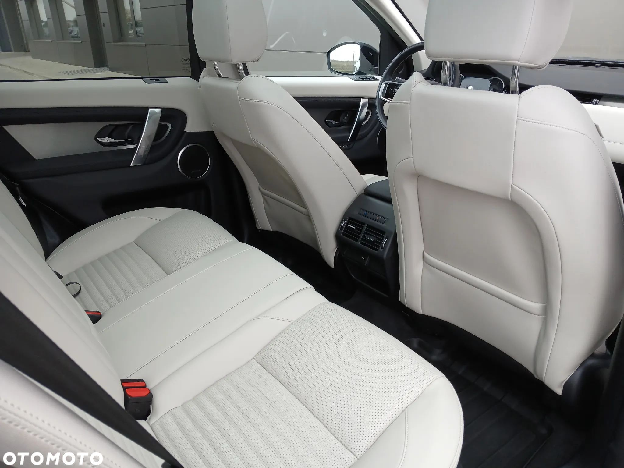 Land Rover Discovery Sport - 10