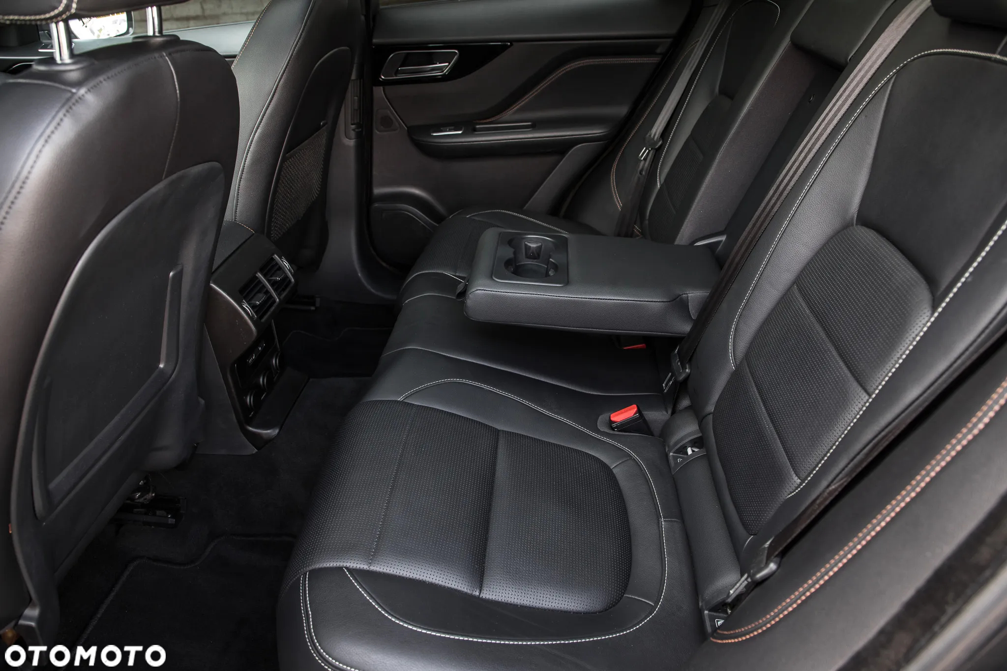 Jaguar F-Pace 2.0 i4D AWD Prestige - 26