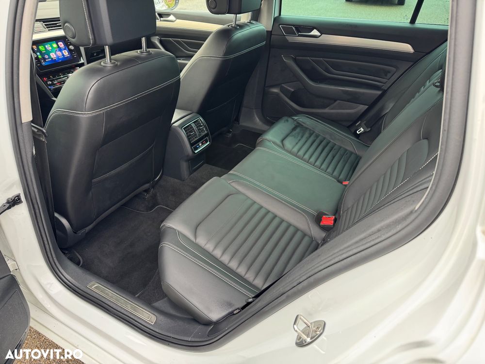 Volkswagen Passat Variant 2.0 TDI SCR DSG Elegance - 33