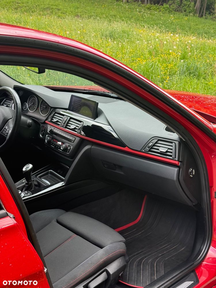 BMW Seria 3 328i M Sport - 4