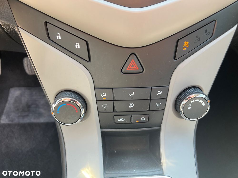 Chevrolet Cruze 1.6 LS - 16