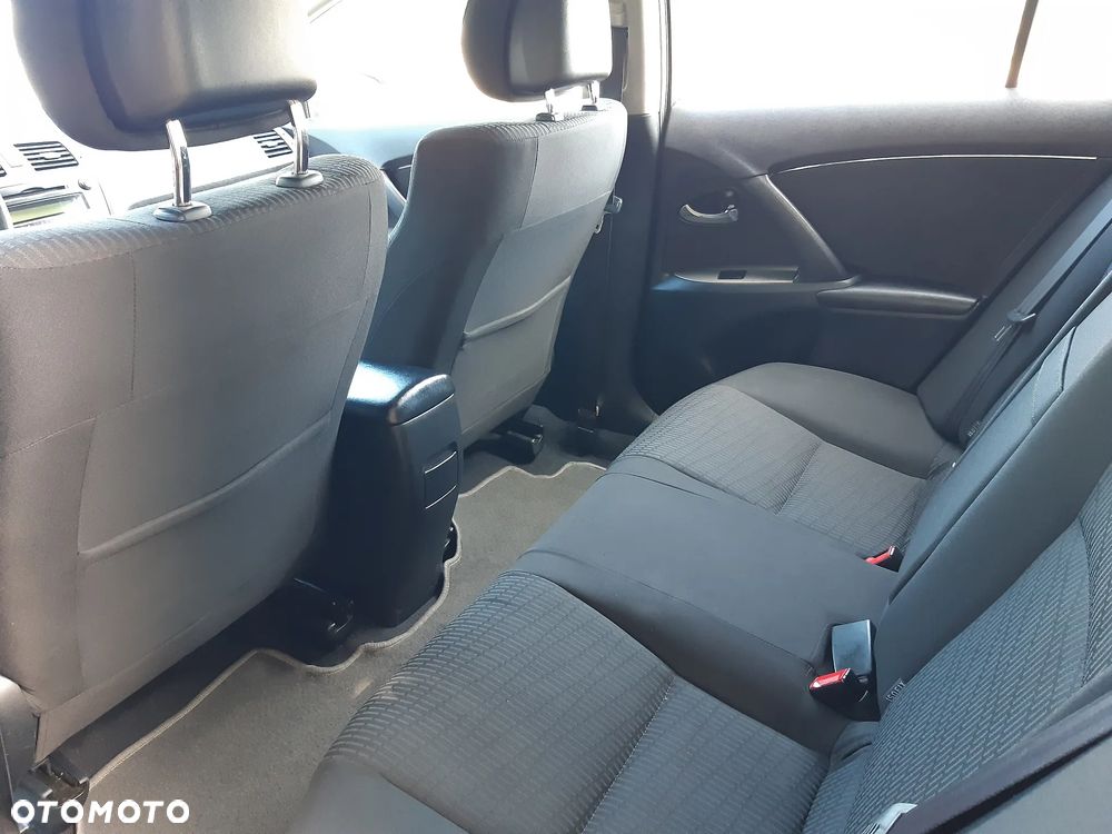 Toyota Avensis 1.8 Luna - 12
