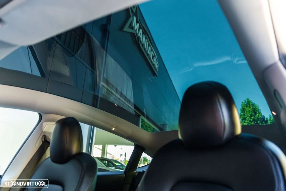 Tesla Model Y Long Range Dual Motor AWD - 8