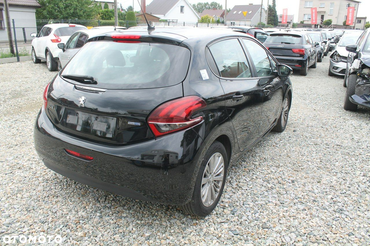 Peugeot 208 - 5