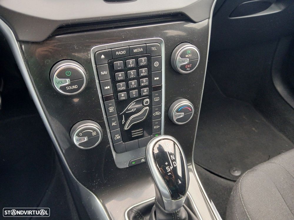 Volvo V40 2.0 D2 Momentum Geartronic - 25