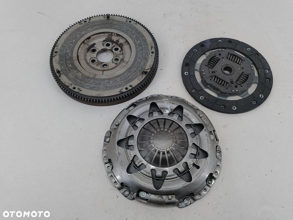 SPRZĘGŁO KOMPLETNE SKODA OCTAVIA II R0301052710  122031710 1.6 MPI - 1