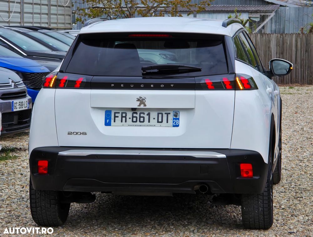 Peugeot 2008 1.2 L PureTech STT Allure - 8