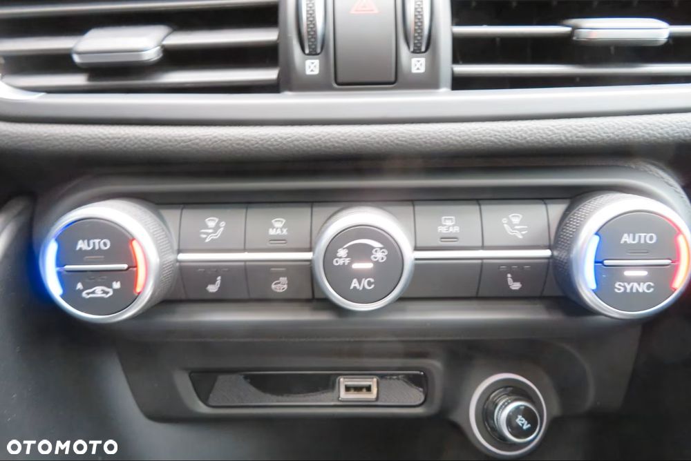 Alfa Romeo Giulia 2.0 Turbo Competizione Q4 - 14