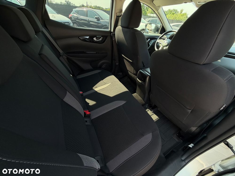 Nissan Qashqai 1.3 DIG-T N-Connecta DCT - 23
