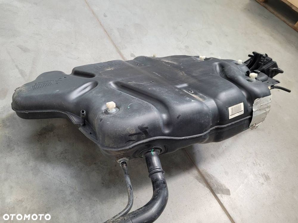 ZBIORNIK PALIWA BAK 1.6 BENZYNA PEUGEOT 5008 II 9829060580 9827785780 - 11