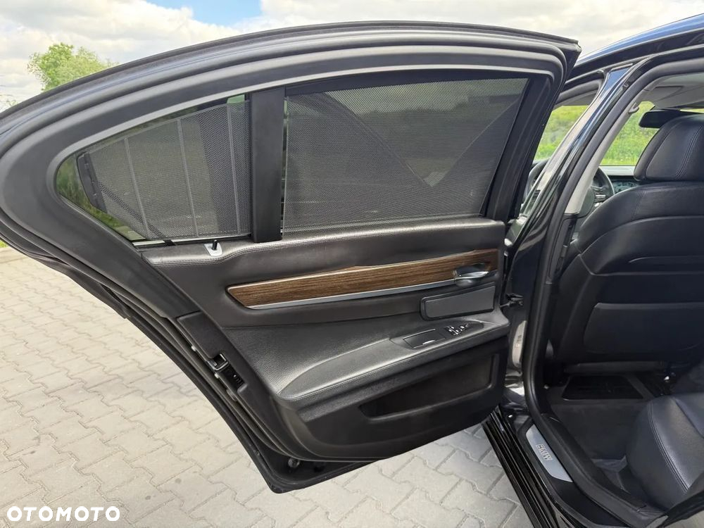 BMW Seria 7 730d - 24