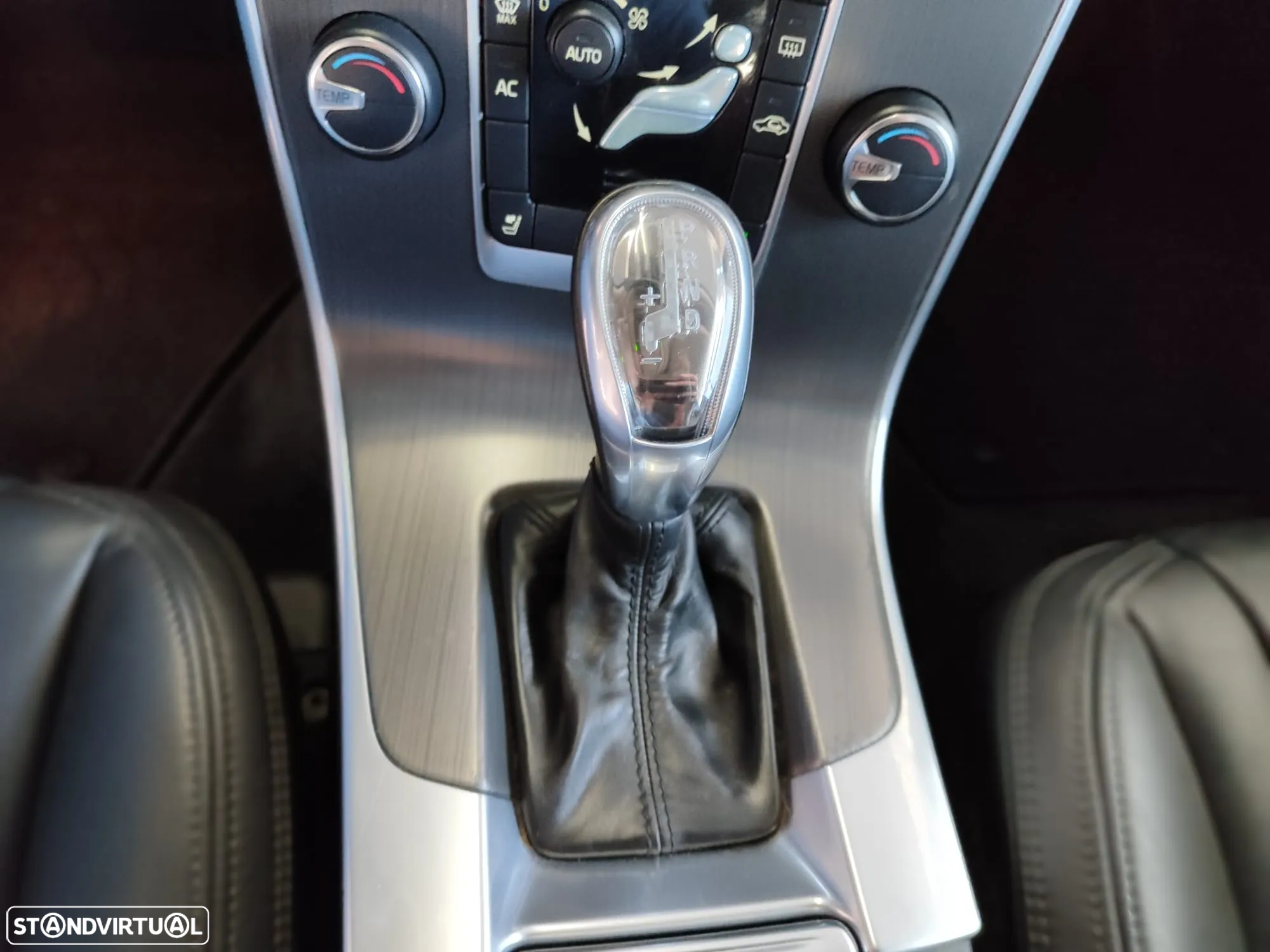 Volvo V60 D3 Geartronic Summum - 33