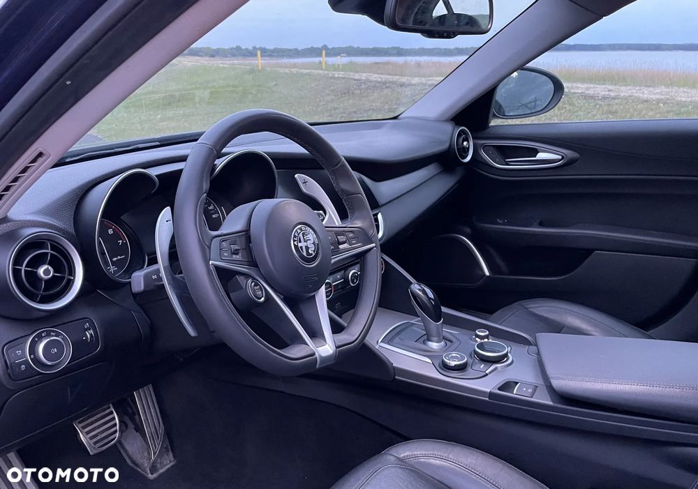 Alfa Romeo Giulia 2.0 Turbo 16V AT8-Q4 Veloce - 16