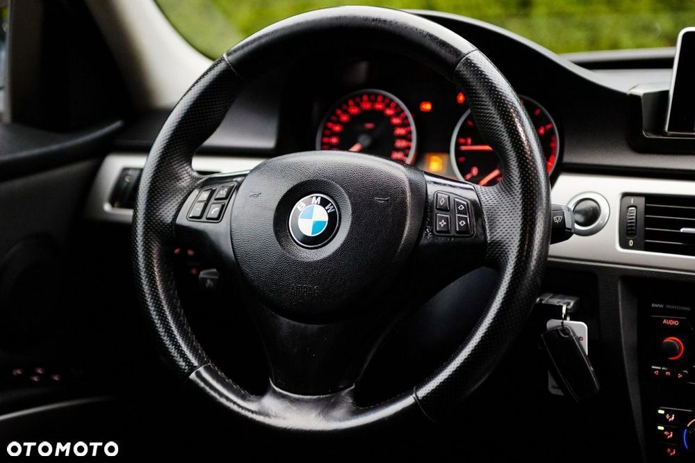 BMW Seria 3 318d - 22