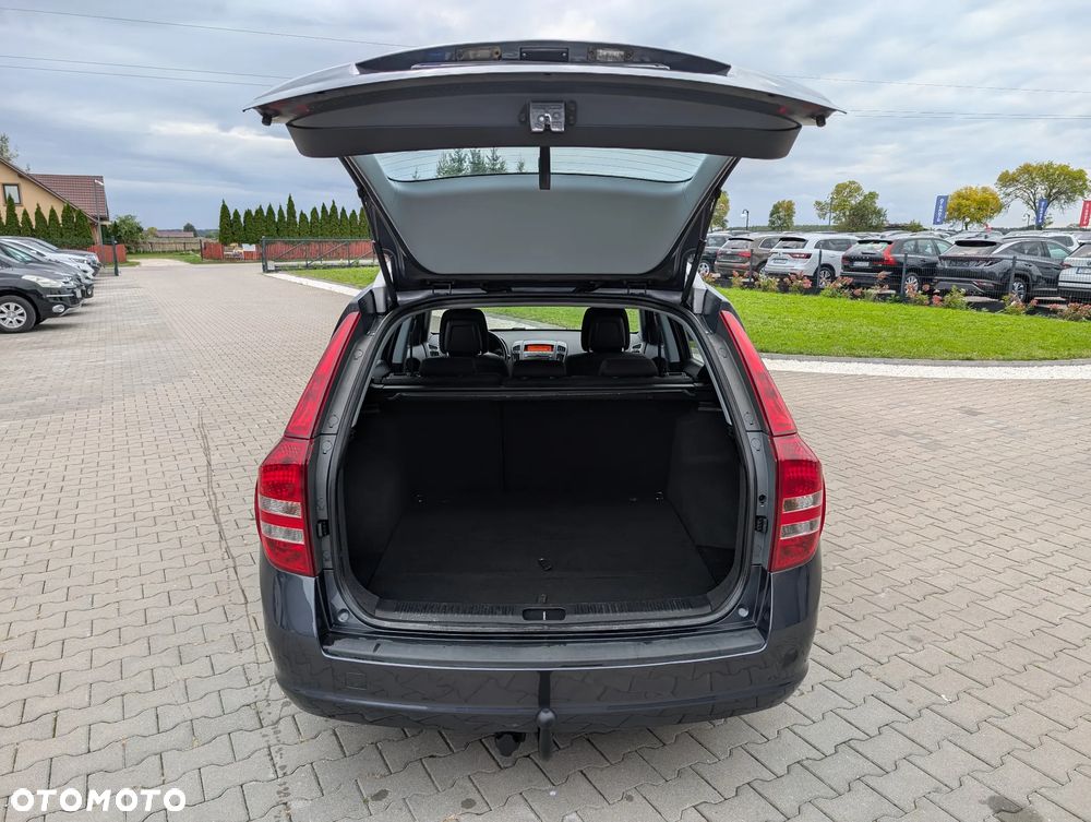 Kia Ceed - 40