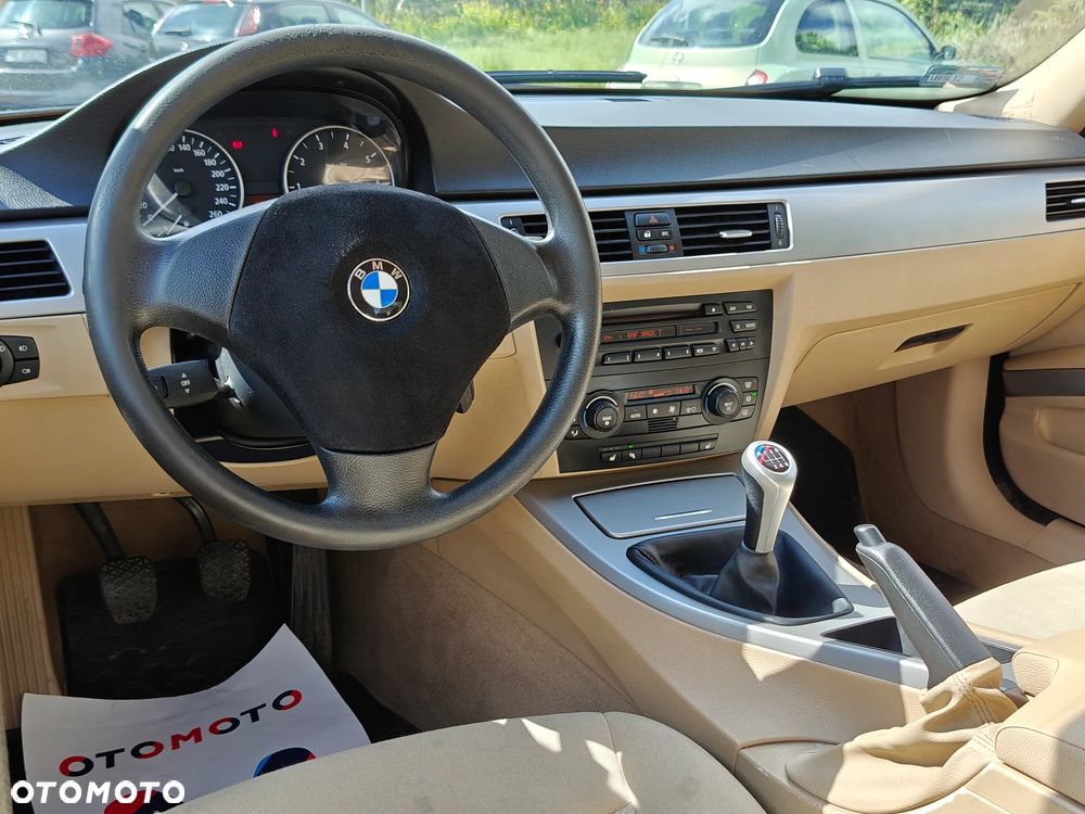 BMW Seria 3 318i - 5