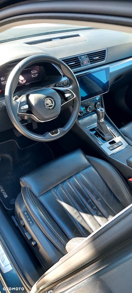Skoda Superb 2.0 TDI DSG Premium Edition - 9