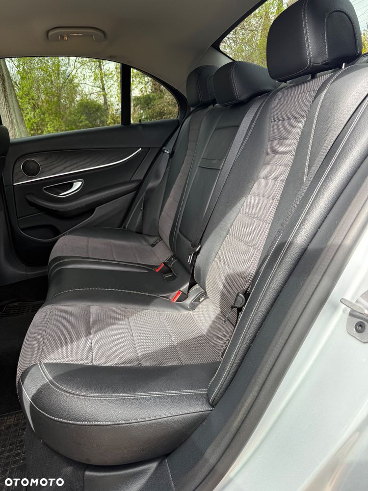 Mercedes-Benz Klasa E 220 d 9G-TRONIC Sportstyle Edition - 35