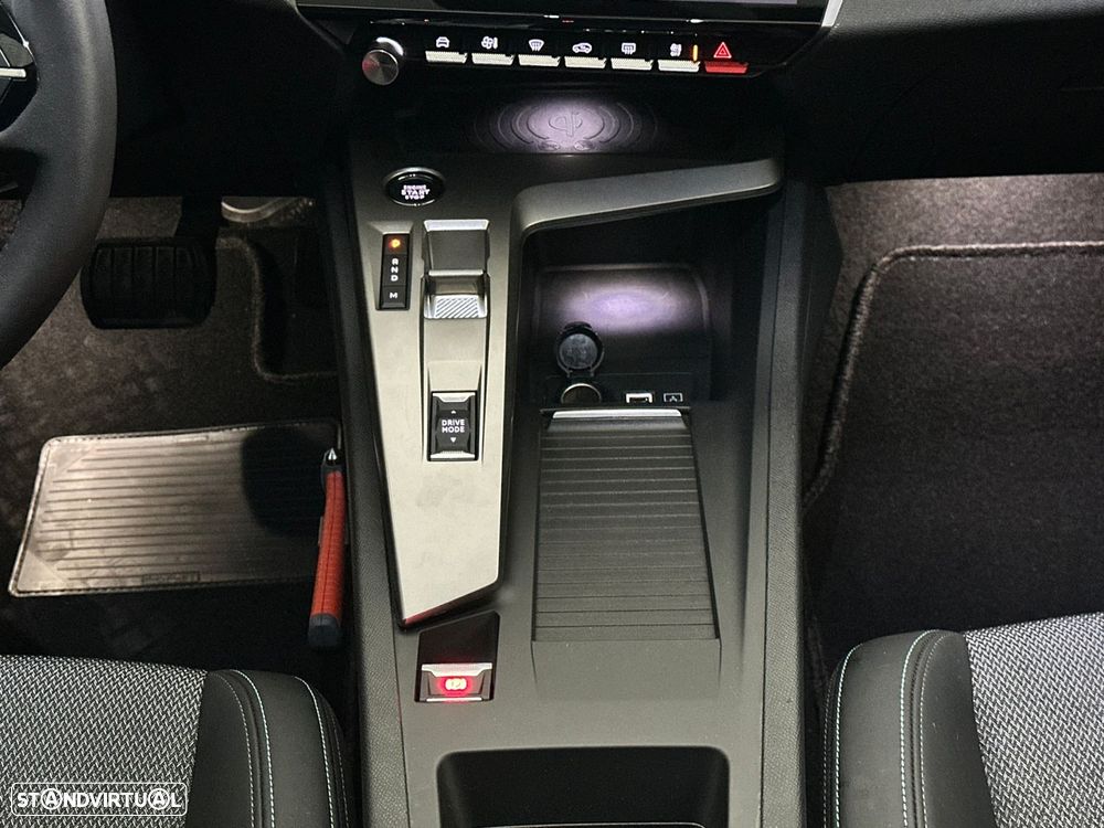 Peugeot 408 1.2 Hybrid Allure e-DCS6 - 26