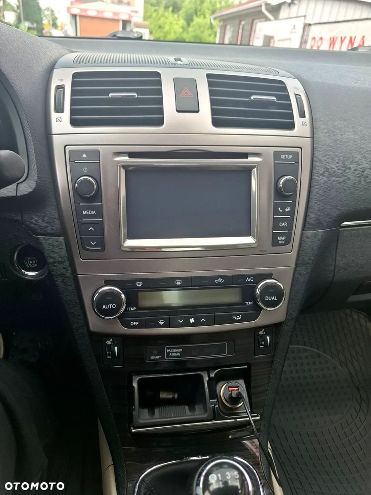 Toyota Avensis 1.8 Premium - 28