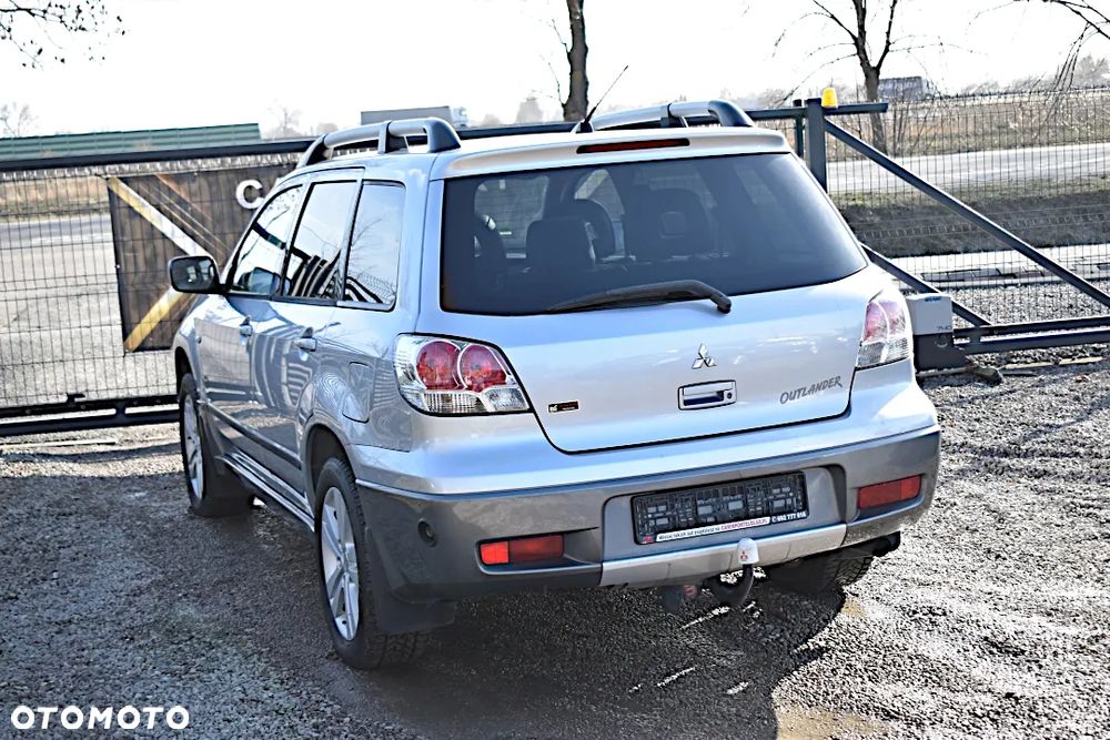 Mitsubishi Outlander 2.4 4WD Automatik Intense - 12