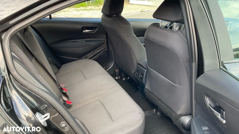 Toyota Corolla Sedan 1.8 HSD Business - 19