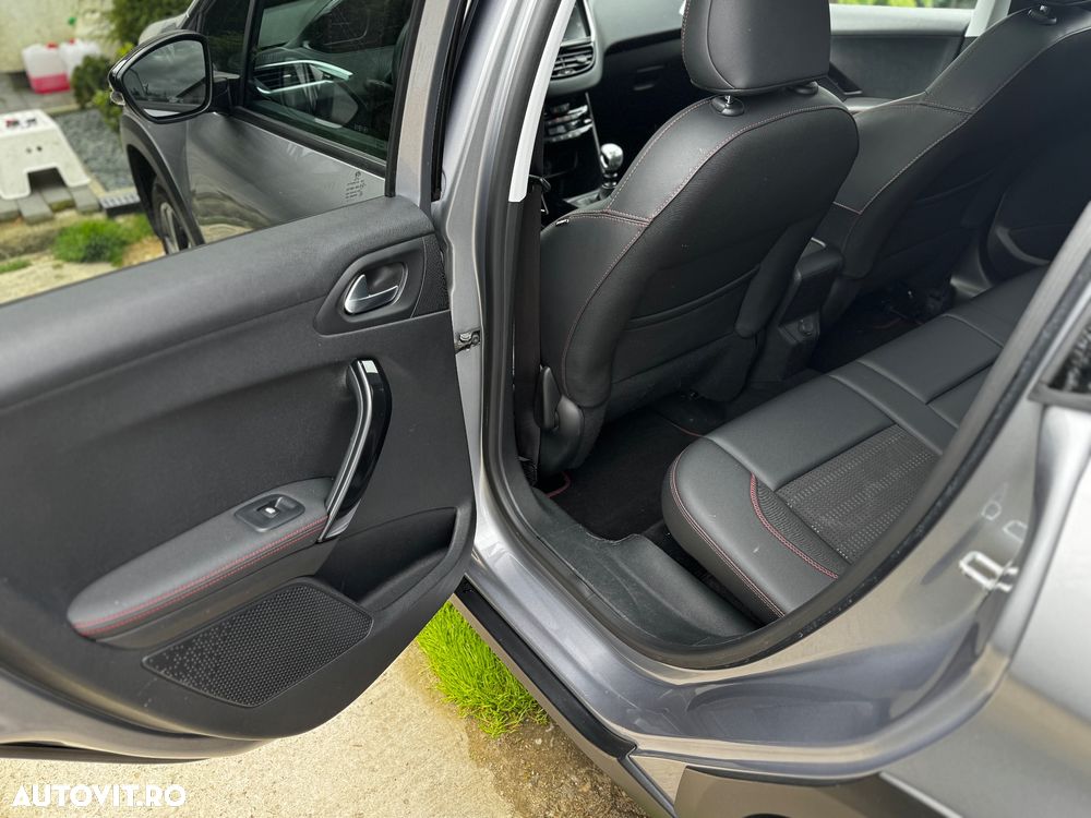 Peugeot 2008 1.2 PureTech Turbo S&S GT-Line - 23