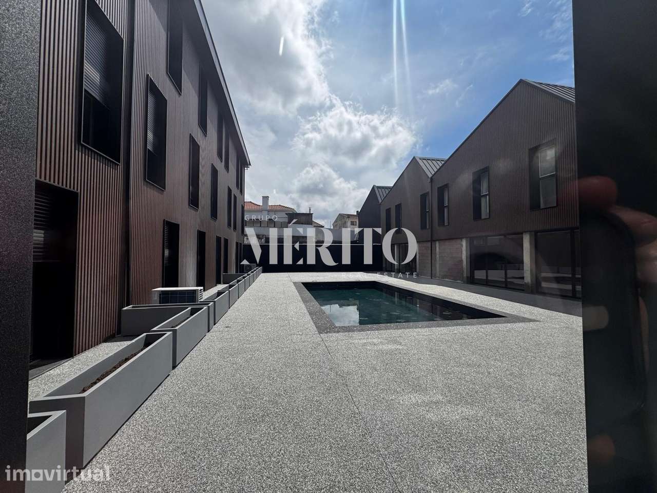 Exclusivo T2 Mobilado com Piscina  - Condomínio Privado - Grande imagem: 2/18