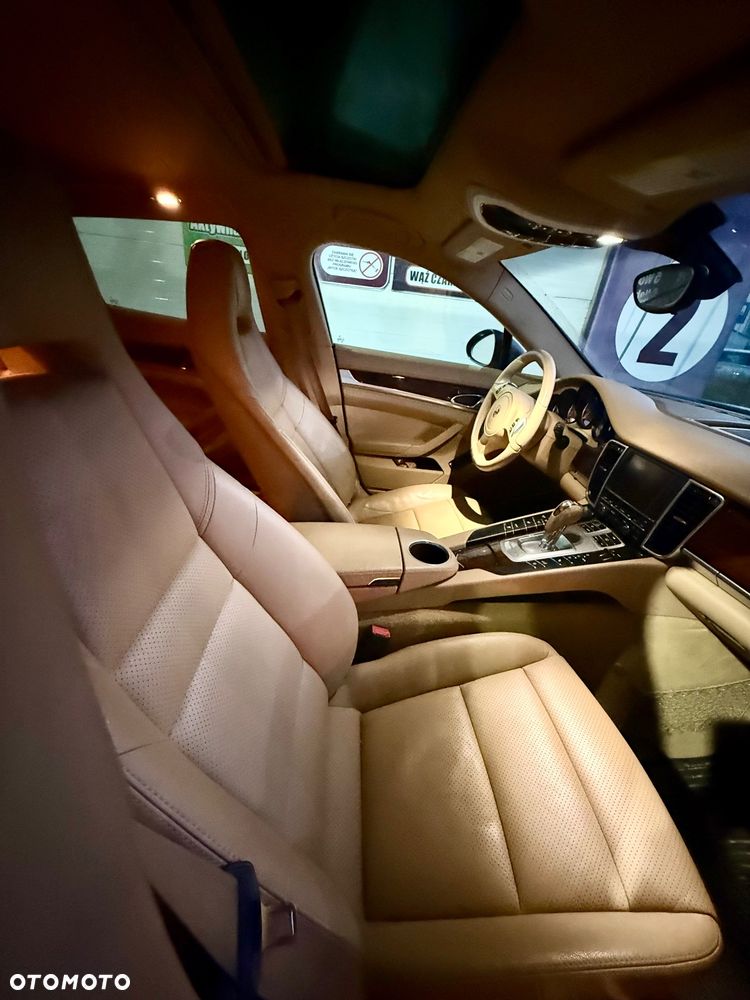 Porsche Panamera PDK Platinum Edition - 8