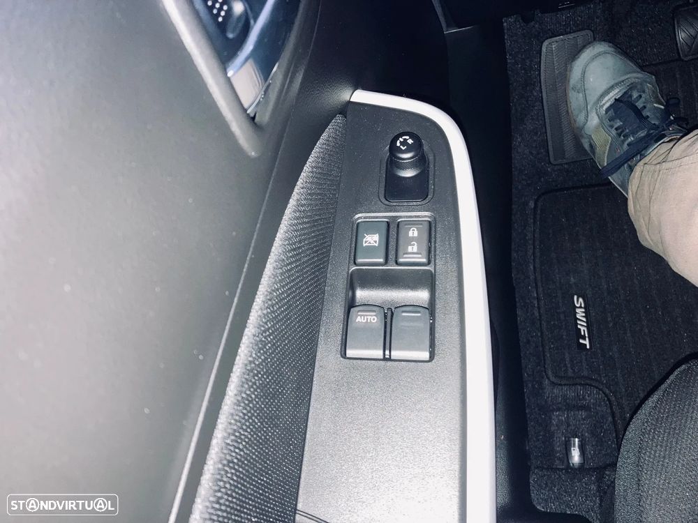 Suzuki Swift 1.2 Mild Hybrid GLX - 20