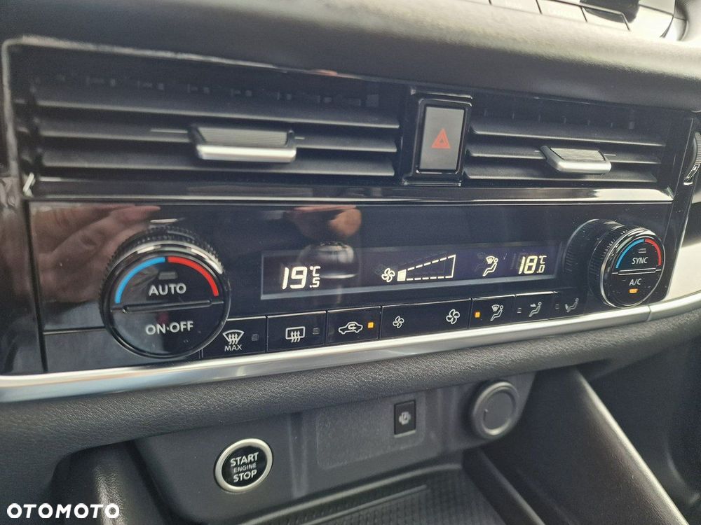 Nissan Qashqai 1.3 DIG-T MHEV Premiere Edition - 31