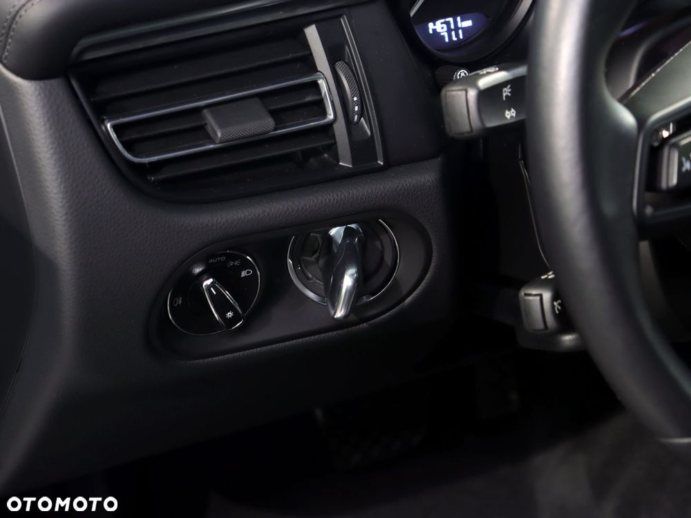 Porsche Macan T - 25