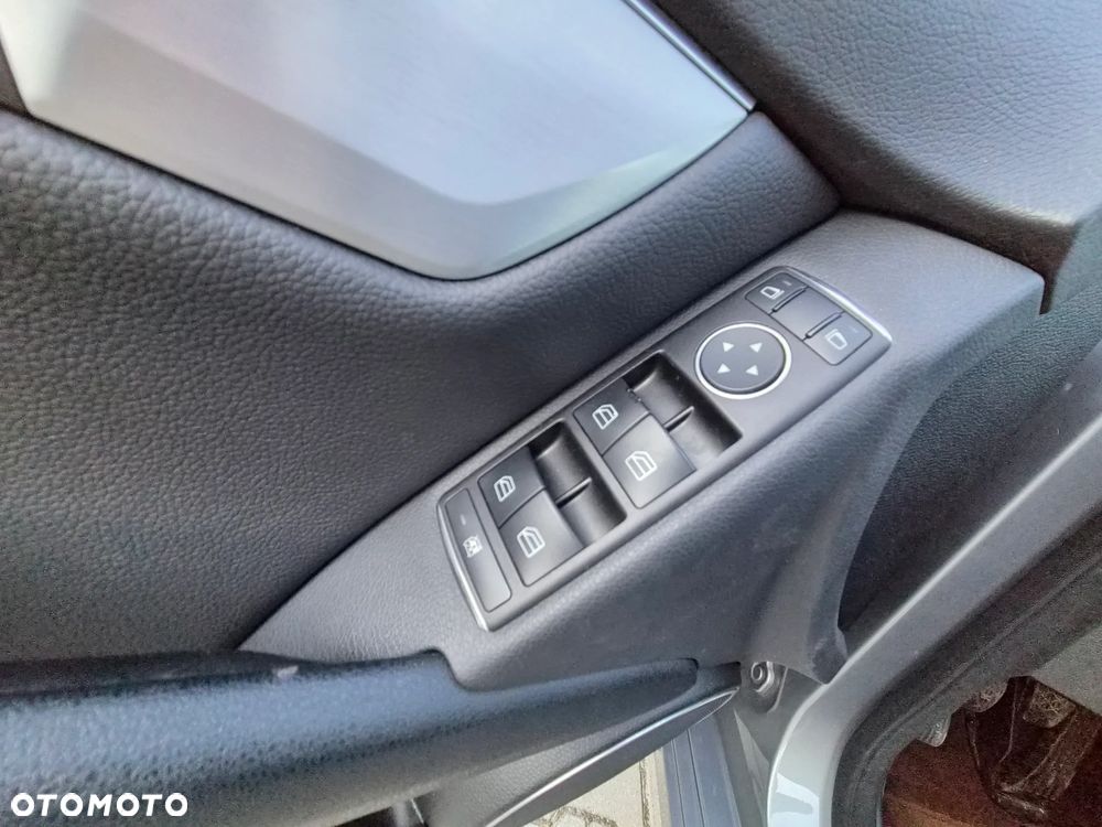 Mercedes-Benz Klasa C 180 BlueEFFICIENCY Avantgarde - 38