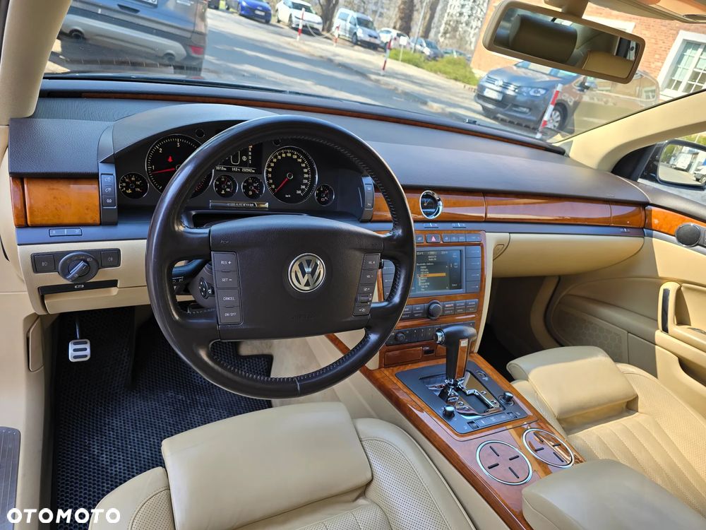 Volkswagen Phaeton - 13