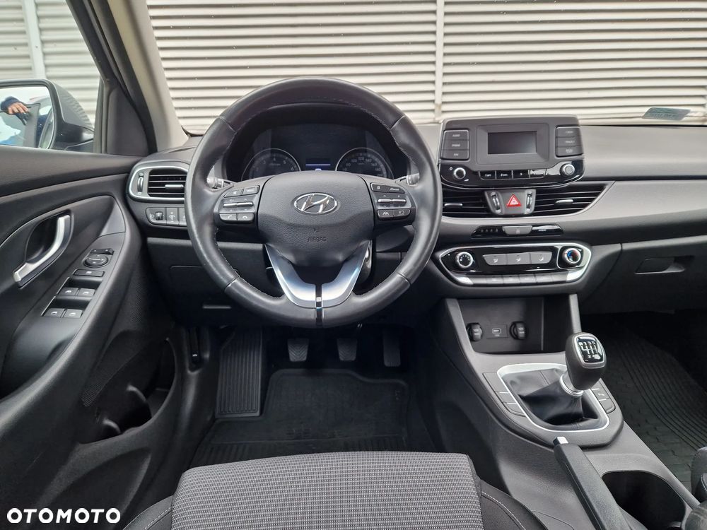 Hyundai i30 1.5 DPI Classic + - 5